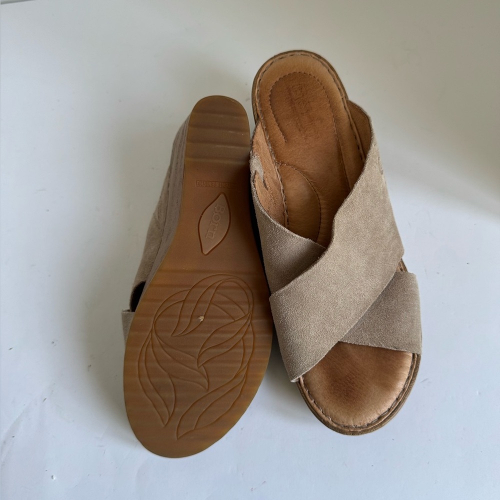 Born® Nora Handcrafted Suede Wedge Sandal Size 8 - Picture 16 of 16